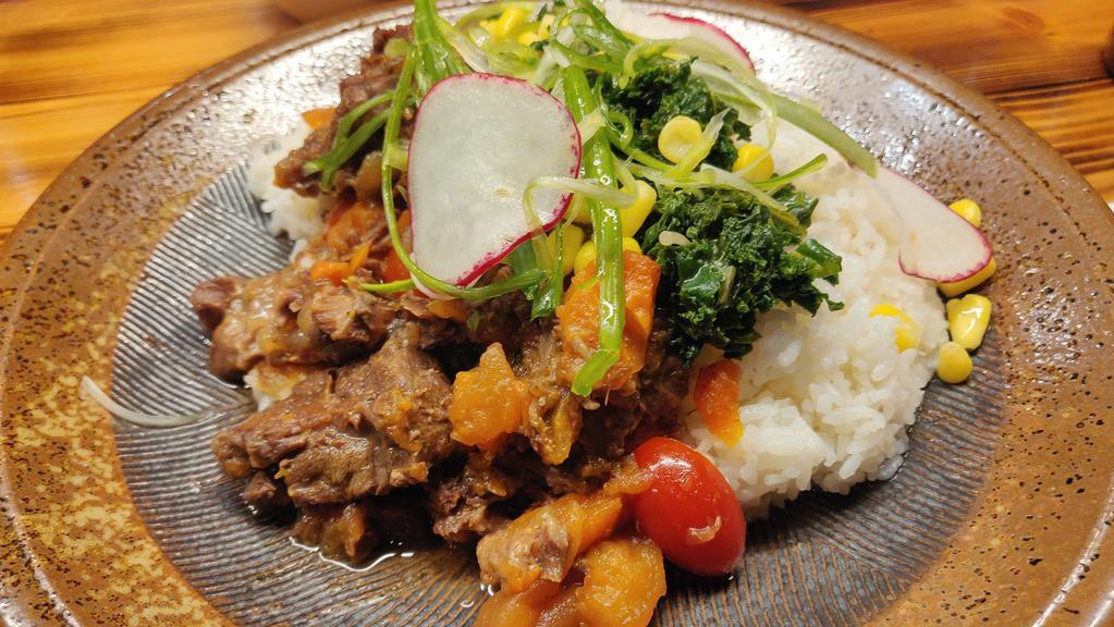 Tomato Beef Stew Donburi · Rice topped with tomato beef stew