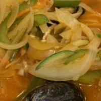 Jjambbong / 짬뽕/ 過 類 · Spicy. Noodles with chop suey soup.