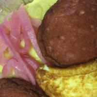 Mangú / Mashed Boiled Plantains · Con huevo, queso y salami. / With eggs, cheese and salami.