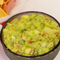 Guacamole Mediano · Four ounces & chips