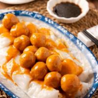Curry Fish Ball Rice Roll / 咖哩魚腸粉 · Rice rolls with 12 pc of curry fishball
