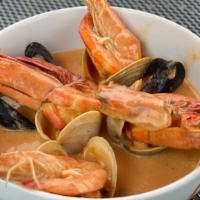 Mariscada Con Salsa Roja · Mixed seafood with a red sauce