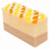 檸檬杏桃 Lemon Apricot · Vanilla sponge cake layered on top of coffee sponge cake, topped with lemon and apricot jam.