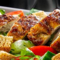 Ensalada De Pechuga De Pollo · Grilled Chicken Salad