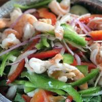 Ensalada De Camarones · shrimp salad on lettuce, tomatoes, cucumbers