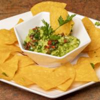 Guacamole Casero Con Totopos / Home Guacamole With Chips · Aguacate, tomate, cebolla, jalapeño y cilantro. / Avocado, tomato, onion, jalapeño and cilan...