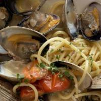 Vongole · Garlic Manila clams.