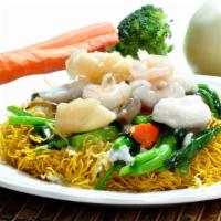 Seafood Chow Mein海鲜面 · Seafood chow mein.