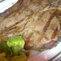 Bistec T-Bone A La Parrilla / Grilled T-Bone Steak · 