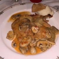 Pollo Dei Castelli · Breast of chicken with artichokes, mushrooms, fresh tomato and white wine.