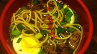 Chicken Yat Gaw Mein · Served with crispy noodle.