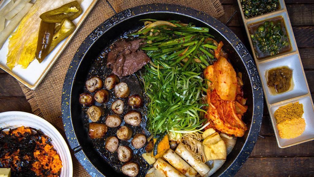 Beef Large Intestine (소대창) · Grilled beef large intestine + Rice Cake + Korean chives + Kimch + Onion +  Green Onion +DaehanGopchang Special Sauce.
( All meats are fully cooked on a special Korean cast iron pan. * Includes various side dishes. )

※  Our restaurant always checks the fixed amount and cooks. Large Intestine is reduced in size after cooking due to the nature of the ingredients. The amount may seem small.
