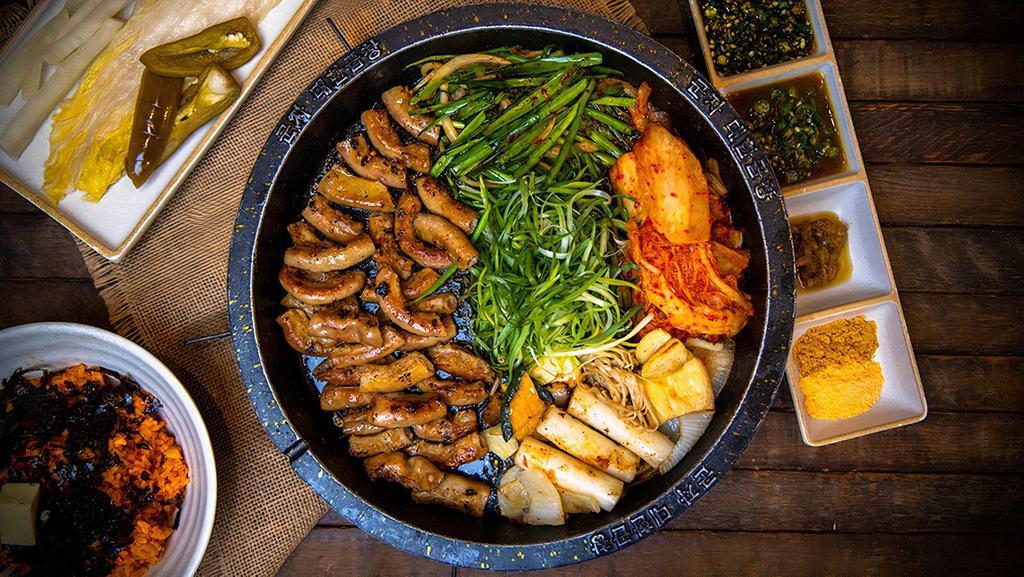 Beef Small Intestine (소곱창) · Grilled beef small intestine + Rice Cake + Korean chives + Kimch + Onion +  Green Onion +DaehanGopchang Special Sauce.
( All meats are fully cooked on a special Korean cast iron pan. * Includes various side dishes. )
