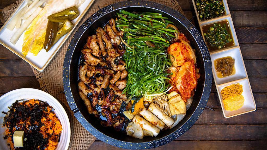 Beef Abomasum (막창) · Grilled beef entrails + Rice Cake + Korean chives + Kimch + Onion +  Green Onion +DaehanGopchang Special Sauce.
( All meats are fully cooked on a special Korean cast iron pan. * Includes various side dishes. )
