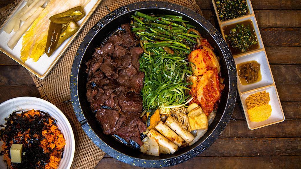 Beef Heart (염통) · Grilled thinly-sliced beef heart + Rice Cake + Korean chives + Kimch + Onion +  Green Onion +DaehanGopchang Special Sauce.
( All meats are fully cooked on a special Korean cast iron pan. * Includes various side dishes. )