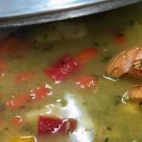 Sopa De Mariscos / Seafood Soup · Una de 32 oz. / One 32 oz.