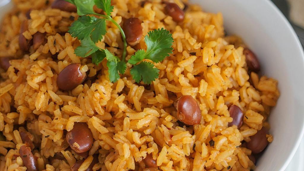 Moro De Habichuelas Rojas / Rice With Red Beans · Arroz preparado con habichuelas rojas. / Rice prepared with red beans.