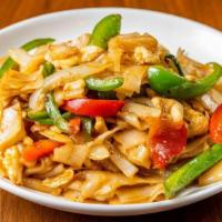 Drunken Noodle 泰式炒宽粉 · Broad noodles with mixed pepper, scallion and basil