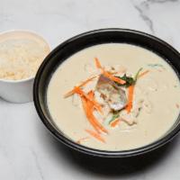 Green Curry · Green curry sauce, basil, eggplant and carrots