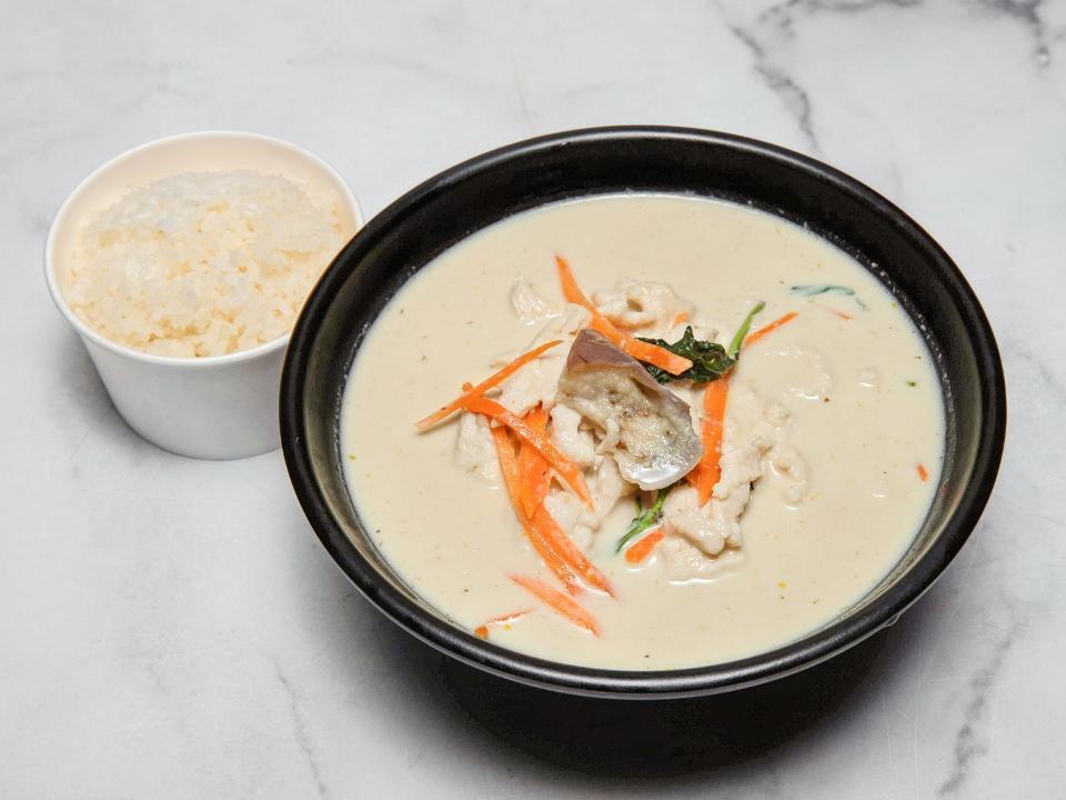 Green Curry · Green curry sauce, basil, eggplant and carrots