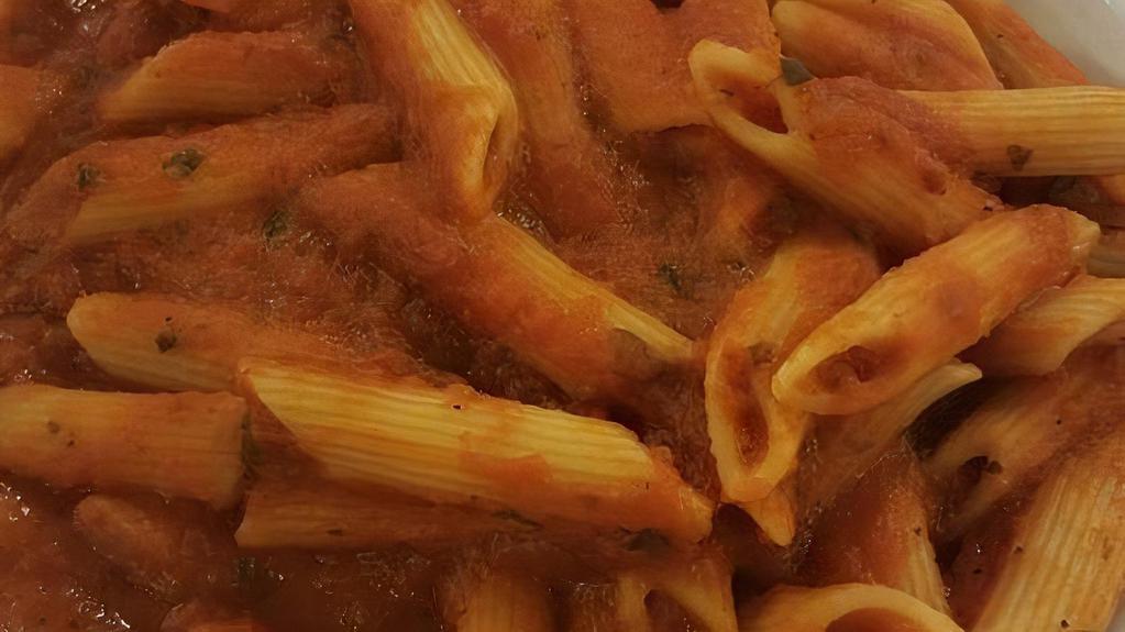 Penne / Spaghetti / Fettuccine · with Sauce tomato, garlic & herbs, alfredo mushroom, vodka, creamy pesto, creamed asparagus or creamed spinach.