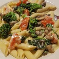 Fettucine Primavera · Fettuccine with vegetables in garlic and oil