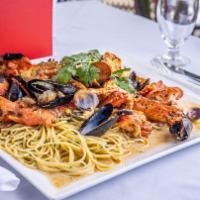 Angry Lobster · Whole Maine Lobster, White Wine, Green Chili Peppers Sauce, Spicy Garlic, over Linguini