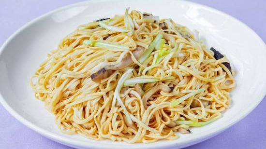 E-Fu Noodle With Shitake Mushroom · 