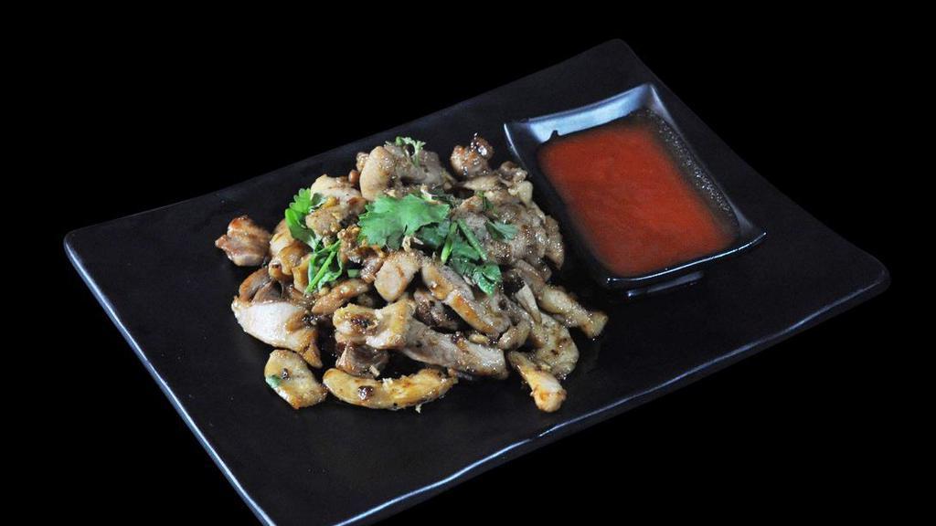 Pad Kra Thiem Prik Thai · Wok stir-fried with garlic, black pepper with roasted garlic sauce. Served with rice and Thai sriracha sauce on side.