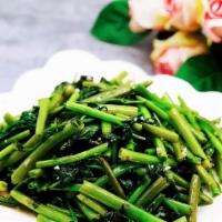 Stir-Fired Water Spinach With Garilc Sauce/蒜蓉空心菜 · 