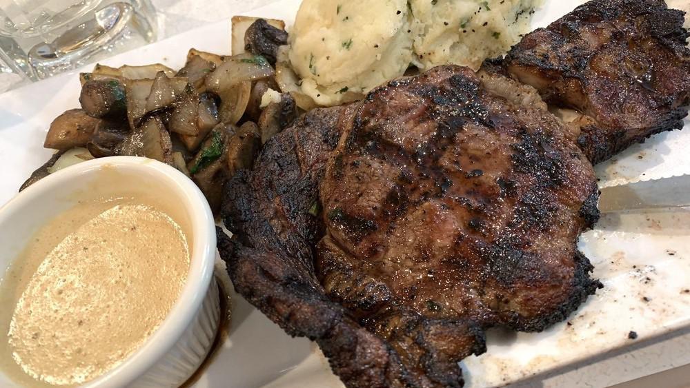 Rib Eye Steak  · House cut 10oz steak, char grilled to
perfection served with a creamy peppercorn
sauce/A1 Sauce, saut'e onions, sauté
mushrooms and creamy mash.