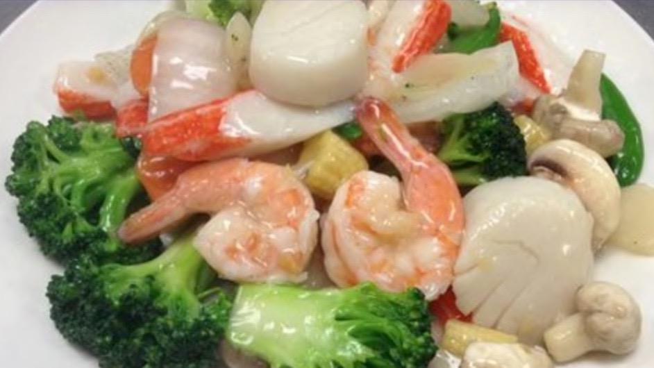 Seafood Delight · Lobster meat, scallop, crab stick and shrimp with fresh vegetables in white sauce.