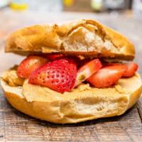 Sweet Bagel · Peanut butter with banana and strawberry.