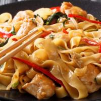 Pad Kemoa · Stir fried flat noodle chicken or beef with Thai basil sauce and mixed vegetables.