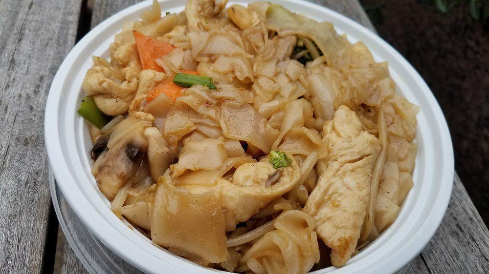 Chicken Chow Ho Fun · Served with flat rice noodles.