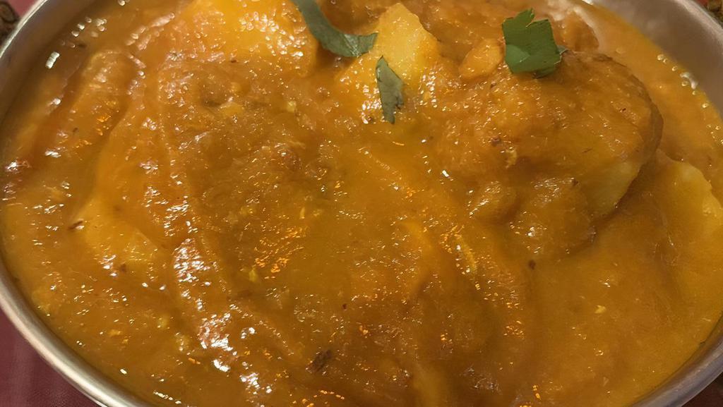 Chicken Vindaloo · Chicken and potatoes in hot and sour curry sauce.
