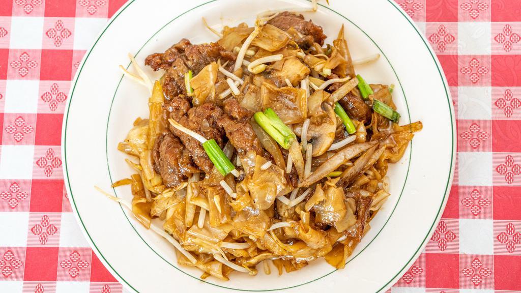 Beef Chow Mai Fun · Thin rice noodles.