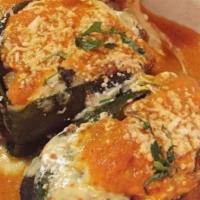 Chile Relleno Hawaiano / Hawaiian Stuffed Pepper · Chiles poblanos asados rellenos de pasas, piña y espinacas, queso derretido y salsa ranchera...