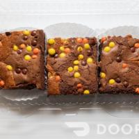 3 Pack Peanut Butter Swirl Brownie With Reese’S Pieces · 