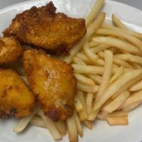 Chicken Wings With French Fries / Alitas De Pollo Con Papas Fritas · 