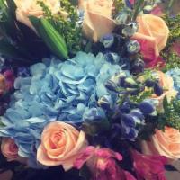 Classic Mix · A carefullly picked selection of colorful top grade cut flowers, tastefully arranged in a gl...