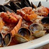 Lobster Tail Fra Diavolo Special
 · Prepared with clams and mussels served over a bed of linguine in a lightly spiced marinara.