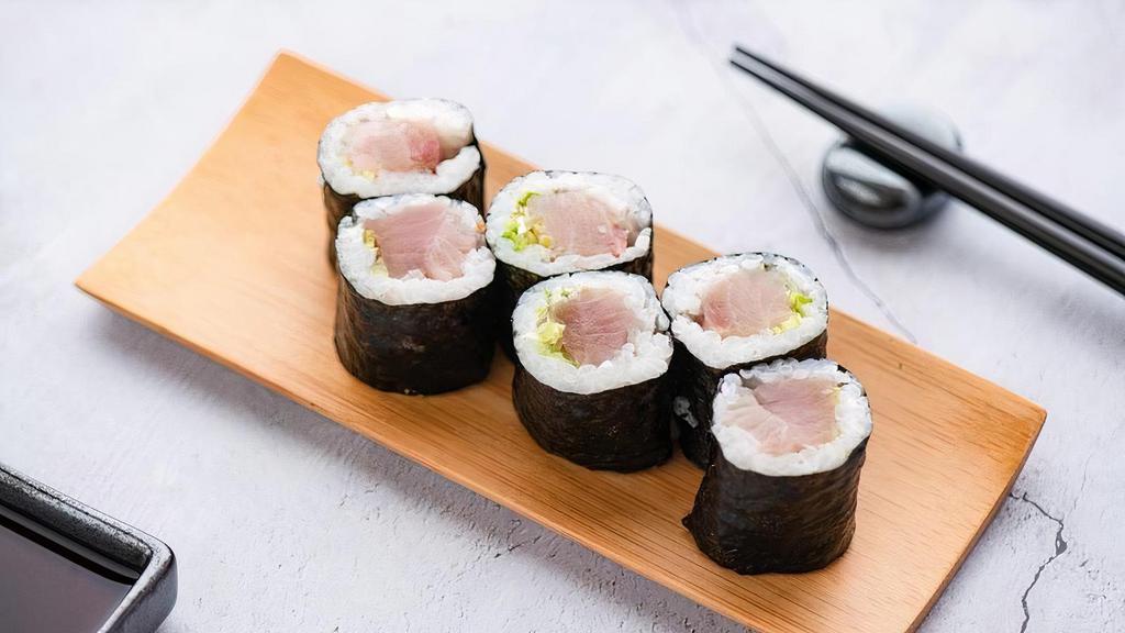 R9 Yellowtail Scallion Roll · Sushi roll with yellowtail and scallion.