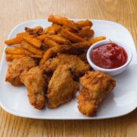 Menu Infantil · Chicken wings, fries with ketchup.
