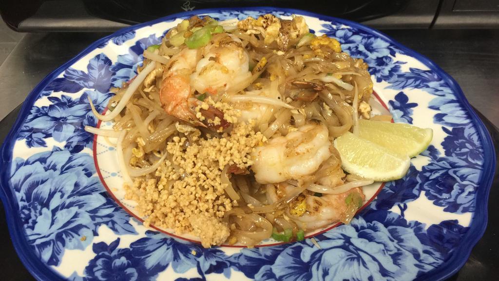 Pad Thai Tom Yum · Rice noodle, bean prouts, scallion, peanuts. Tom yum paste and egg. * 
 
*Medium Spicy