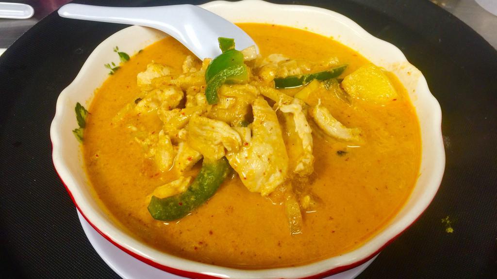 Thai Mango Curry · Coconut milk, mango, string bean, bell pepper, basil and carrot. * 
 
*100% Vegan Friendly, Medium Spicy