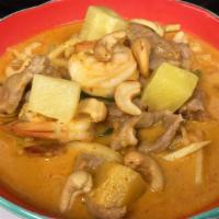 Pineapple Thai Curry · Coconut milk, pineapple, tomato, bell pepper, cashew and bamboo. * 
 
*100% Vegan Friendly, ...