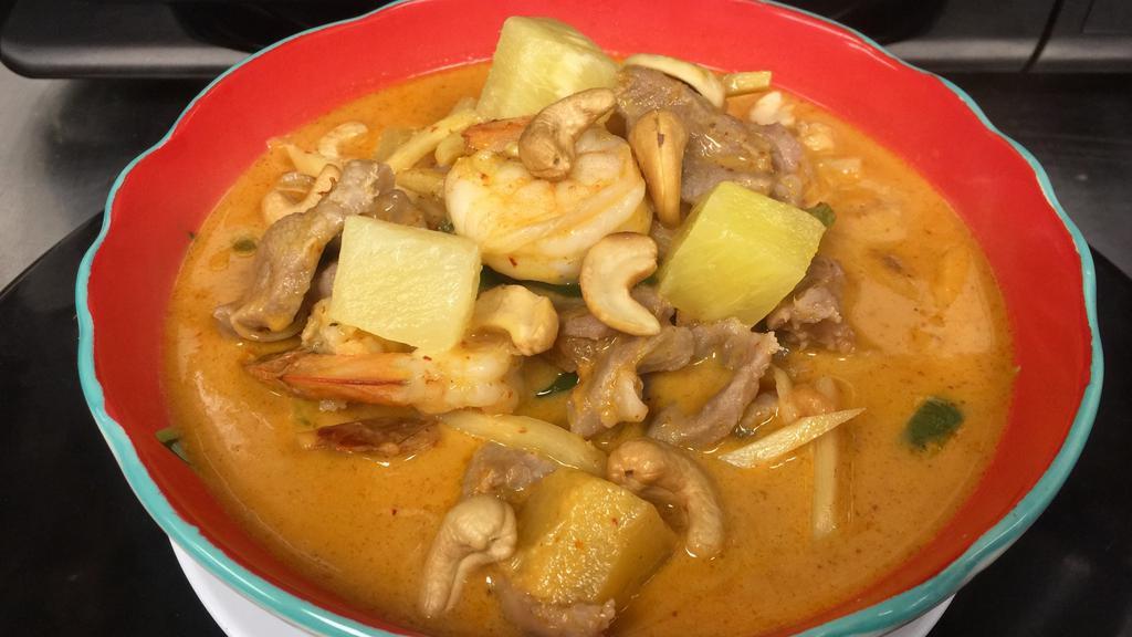 Pineapple Thai Curry · Coconut milk, pineapple, tomato, bell pepper, cashew and bamboo. * 
 
*100% Vegan Friendly, Medium Spicy