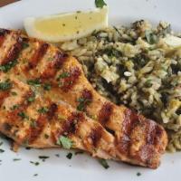 Σολωμός / Grilled Salmon · With spanakorizo.