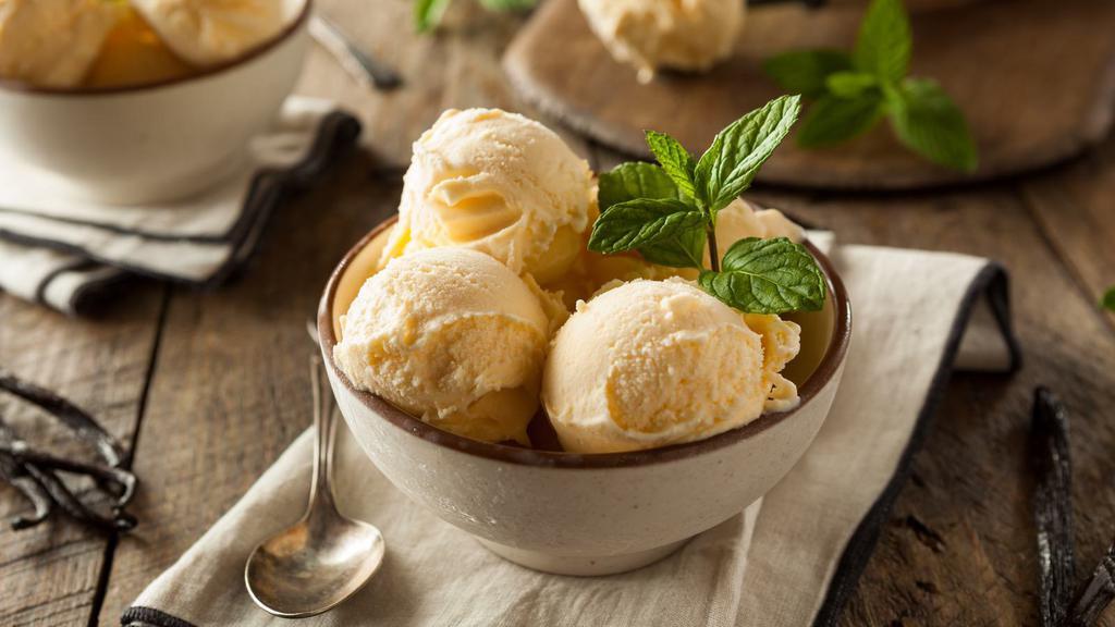 Vanilla Ice Cream · Sweet delicious Haagen-Dazs vanilla ice cream and toppings.